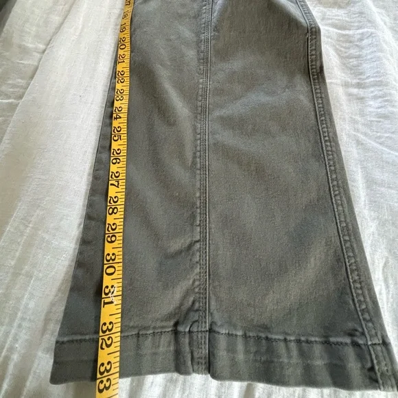 1822 Olive Green Wide Leg Cargo Pants Sz 8/29 - Picture 3 of 12